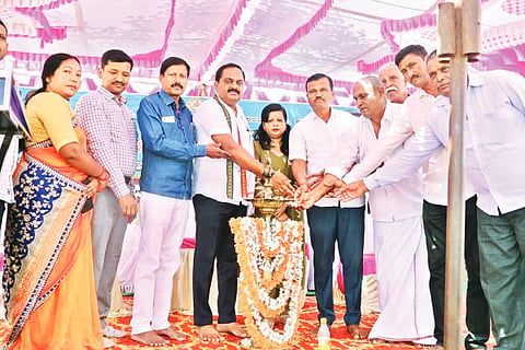  ಕಡೂರಿನ ಬಿಸಲೆರೆ ಗ್ರಾಮದಲ್ಲಿ ಜನಸಂಪರ್ಕ ಸಭೆಯನ್ನು ಶಾಸಕ ಕೆ.ಎಸ್.ಆನಂದ್ ಉದ್ಘಾಟಿಸಿದರು.
