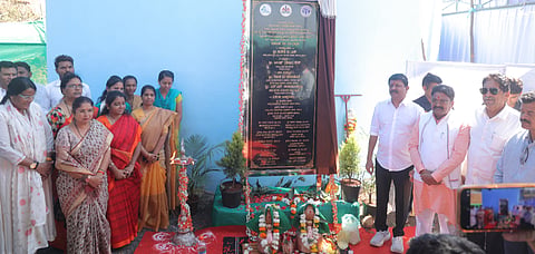 ಬೆಳಗಾವಿ ತಾಲೂಕಿನ ಮುತ್ಯಾನಟ್ಟಿ  ವಲಯದಲ್ಲಿ ಬುಧವಾರ ಹೊಸದಾಗಿ ನಿರ್ಮಿಸಲಾದ ಜಲಸಂಗ್ರಹಗಾರವನ್ನು ಸಚಿವ ಭೈರತಿ ಸುರೇಶ ಉದ್ಘಾಟಿಸಿದರು. ಆಸೀಫ್​ ಸೇಠ್​, ನಾರಾಯಣಸ್ವಾಮಿ, ಮಂಗೇಶ ಪವಾರ್​, ವಾಣಿ ಜೋಶಿ ಇತರರಿದ್ದರು.