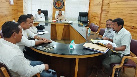  ಬೆಳಗಾವಿ ಮಹಾನಗರ ಪಾಲಿಕೆಯ ಪರಿಷತ್ ಸಭಾಂಗಣದಲ್ಲಿ ಬುಧವಾರ ನಡೆದ ಸಭೆಯಲ್ಲಿಪ್ರೀತಿ ಕಾಮಕರ ಮಾತನಾಡಿದರು. ಹಣಮಂತ ಕೊಂಗಾಲಿ, ಡಾ.ಸಿದ್ದು ಹುಲ್ಲೋಳಿ ಇತರರಿದ್ದರು.
