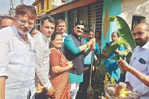 ಸಾಗರದ ಜೋಸಪ್​ ನಗರದಲ್ಲಿನಗರೋತ್ಥಾನ ಯೋಜನೆಯಡಿ ರಸ್ತೆ ಕಾಮಗಾರಿಗೆ ಶಾಸಕ ಗೋಪಾಲಕೃಷ್ಣ ಬೇಳೂರು ಶಂಕುಸ್ಥಾಪನೆ ನೆರವೇರಿಸಿದರು. ಎಚ್​.ಕೆ.ನಾಗಪ್ಪ, ಮದನ್​, ವಿಠ್ಠಲ್​ ಹೆಗಡೆ, ರಾಜೇಶ್​ ಮುಂತಾದವರಿದ್ದರು.