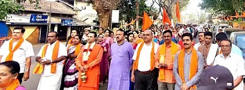 ಸಾಗರದಲ್ಲಿ ಹಿಂದು ಸಂಗಮ ಅಂಗವಾಗಿ ಪಟ್ಟಣದ ಪ್ರಮುಖ ಬೀದಿಗಳಲ್ಲಿ ಸಂಕೀರ್ತನೆ ಯೊಂದಿಗೆ ಶೋಭಾ ಯಾತ್ರೆ ನಡೆಯಿತು.