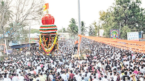 ಅಳವಂಡಿ ಸಮೀಪದ ಬೆಟಗೇರಿ ಗ್ರಾಮದ ಆರಾಧ್ಯ ದೇವತೆ ಶ್ರೀ ದುರ್ಗಾದೇವಿ ರಥೋತ್ಸವ ಅದ್ದೂರಿಯಾಗಿ ನೆರವೇರಿತು.