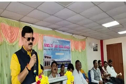 ಆನಂದಪುರ ಸರ್ಕಾರಿ ಪಿಯು ಕಾಲೇಜಿನ ಕ್ರೀಡಾ ಮತ್ತು ಸಾಂಸ್ಕೃತಿಕ ಚಟುವಟಿಕೆ ಕಾರ್ಯಕ್ರಮದಲ್ಲಿ ಶಾಸಕ ಗೋಪಾಲಕೃಷ್ಣ ಬೇಳೂರು ಮಾತನಾಡಿದರು. ಎನ್.ರವಿಶಂಕರ, ಎಂ.ರಾಮಚಂದ್ರ ಇತರರಿದ್ದರು.