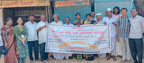 ದೇವದುರ್ಗದ ತಾಲೂಕು ಆಡಳಿತಸೌಧ ರಸ್ತೆಯಲ್ಲಿ ಆಯೋಜಿಸಿದ್ದ ಎಚ್‌ಐವಿ ಕುರಿತು ಬೀದಿನಾಟಕ ಪ್ರದರ್ಶನಕ್ಕೆ ಹಿರಿಯ ಆರೋಗ್ಯ ನಿರೀಕ್ಷಣಾಧಿಕಾರಿ ಚನ್ನಬಸವ ಹಿರೇಮಠ ಚಾಲನೆ ನೀಡಿದರು. 