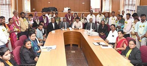 ಧಾರವಾಡ ಕೌಟುಂಬಿಕ ನ್ಯಾಯಾಲಯದಲ್ಲಿ ನಡೆದ ರಾಜಿ ಸಂಧಾನ ಪ್ರಕ್ರಿಯೆ.