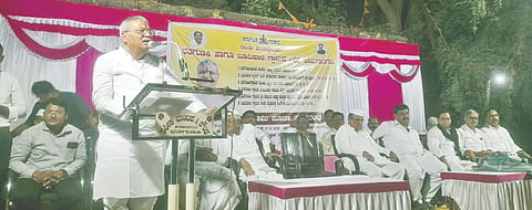 ಇಂಡಿ ತಾಲೂಕಿನ ಭತಗುಣಕಿ ಗ್ರಾಮದಲ್ಲಿ ನಡೆದ ಭತಗುಣಕಿ ಹಾಗೂ ಬೂದಿಹಾಳ ಗ್ರಾಮದ ವಿವಿಧ ಕಾಮಗಾರಿಗಳಿಗೆ ಶಾಸಕ ಯಶವಂತರಾಯಗೌಡ ಪಾಟೀಲ ಭೂಮಿ ಪೂಜೆ ನೆರವೇರಿಸಿ ಮಾತನಾಡಿದರು. ಬಿ.ಎಂ. ಕೋರೆ, ಎಂ.ಆರ್. ಪಾಟೀಲ, ಶಾಹಾಜಿ ಮಿಸಾಳೆ ಇತರರಿದ್ದರು.