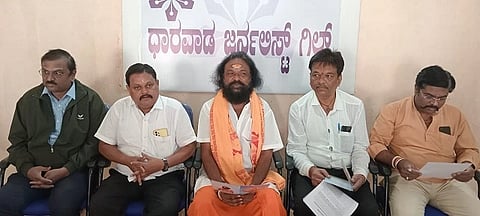 ಸಮಿತಿ ಸಂಸ್ಥಾಪಕ ರಮೇಶ ಪಾತ್ರೋಟ ಸುದ್ದಿಗೋಷ್ಠಿ.