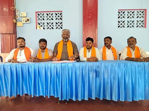 ಸುದ್ದಿಗೋಷ್ಠಿಯಲ್ಲಿ ಶ್ರೀರಾಮಸೇನೆ ರಾಜ್ಯ ಪ್ರಧಾನ ಕಾರ್ಯದರ್ಶಿ ನಾಗಾರ್ಜುನ್​ ಮಾತನಾಡಿದರು. ಮಂಡ್ಯ ವಿಭಾಗೀಯ ಪ್ರಧಾನ ಕಾರ್ಯದರ್ಶಿ ನವೀನ್​, ಜಿಲ್ಲಾ ಉಪಾಧ್ಯಕ್ಷ ರಾಜಗೋಪಾಲ್​, ಜಿಲ್ಲಾ ಪ್ರಧಾನ ಕಾರ್ಯದರ್ಶಿ ಸಾಗರ್​ಗೌಡ, ನಗರ ಅಧ್ಯಕ್ಷ ಚೇತನ್​ ಹಾಗೂ ಕಾರ್ಯದರ್ಶಿ ಶಂಕರ್​ ಇದ್ದರು.