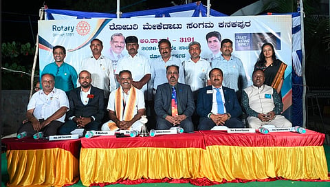  ಕನಕಪುರ ತಾಲೂಕಿನ ಸಂಗಮ ರಸ್ತೆಯ ಏಳಗಳ್ಳಿಬಳಿ ರೋಟರಿ ಮೇಕೆದಾಟು ಸಂಗಮದ ಅಧ್ಯಕ್ಷರು ಹಾಗೂ ಪದಾಧಿಕಾರಿಗಳ ಪದಗ್ರಹಣ ನಡೆಯಿತು. ರೋಟರಿ ಮೇಕೆದಾಟು ಸಂಗಮದ ಸಂಸ್ಥಾಪಕ ಅಧ್ಯಕ್ಷ ರವಿ, ಸಲಹೆಗಾರ ಕೆ.ಎನ್. ಶಿವಕುಮಾರ್ ಸಿದ್ದಪ್ಪಾಜಿ, ಮಲ್ಲೇಶ್, ಕಾಂತರಾಜು, ಗೋಪಾಲ್, ರಾಘವೇಂದ್ರ, ಇನಾಮ್ದಾರ್  ಇದ್ದರು.