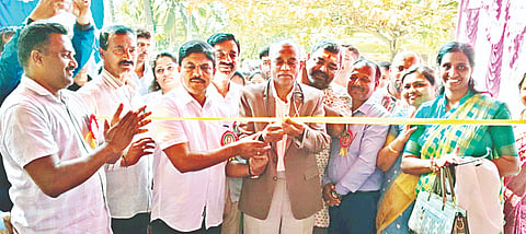  ಕೆ.ಆರ್.ನಗರ ತಾಲೂಕಿನ ಕನುಗನಹಳ್ಳಿ ಗ್ರಾಮದಲ್ಲಿ ಹಮ್ಮಿಕೊಂಡಿದ್ದ ಆರೋಗ್ಯ ಉಚಿತ ತಪಾಸಣಾ ಶಿಬಿರವನ್ನು ಕೆ.ಎನ್. ದಿನೇಶ್ ಉದ್ಘಾಟಿಸಿದರು. ಶಿವಪ್ರಸಾದ್, ವೈದ್ಯರಾದ ಕೃಷ್ಣಮೂರ್ತಿ, ಪೂರ್ಣಿಮಾ, ಕೇಶವನ್, ರೂಪಾ, ಜಯರಾಜ್ ಇನ್ನಿತರರು ಇದ್ದರು.