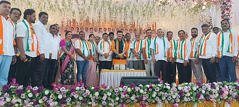 ರಿಪ್ಪನ್‌ಪೇಟೆಯಲ್ಲಿ ಕಾಂಗ್ರೆಸ್ ಹಮ್ಮಿಕೊಂಡಿದ್ದ ಎಸ್‌ಐಆರ್ ಪ್ರಗತಿ ಪರಿಶೀಲನಾ ಸಭೆಯಲ್ಲಿ ವಿವಿಧ ಪಕ್ಷಗಳ ಮುಖಂಡರು ಕಾಂಗ್ರೆಸ್‌ಗೆ ಸೇರ್ಪಡೆಗೊಂಡರು. ಗೋಪಾಲಕೃಷ್ಣ ಬೇಳೂರು, ಬಿ.ಜಿ.ಚಂದ್ರಮೌಳಿ, ಕಲಗೋಡು ರತ್ನಾಕರ ಇತರರಿದ್ದರು.