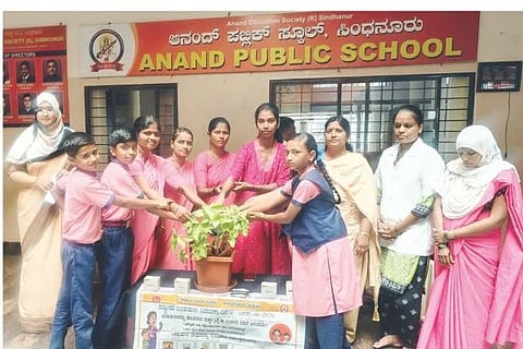 ಸಿಂಧನೂರಿನಲ್ಲಿ ರಾಷ್ಟ್ರೀಯ ಜಂತುಹುಳು ನಿವಾರಣಾ ದಿನ ಕಾರ್ಯಕ್ರಮ ನಡೆಯಿತು. ಪ್ರಾಥಮಿಕ ಆರೋಗ್ಯ ಕೇಂದ್ರದ ಡಾ. ಮೇರಿ, ತಾಲೂಕು ಕ್ಷೇತ್ರ ಆರೋಗ್ಯ ಶಿಕ್ಷಣಾಧಿಕಾರಿ ಗೀತಾ ಹಿರೇಮಠ್, ಶಾಲೆಯ ಆಡಳಿತಾಧಿಕಾರಿ ಅದಿತಿ, ಪಿಎಚ್‌ಸಿಒ ಕಮಲಾ, ಮುಖ್ಯಶಿಕ್ಷಕ ಮಲ್ಲಿಕಾರ್ಜುನ ಅಂಗಡಿ ಇತರರಿದ್ದರು.