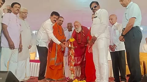 ಗೊಂಡೇದಹಳ್ಳಿ ಗ್ರಾಮದಲ್ಲಿ ಆಯೋಜಿಸಿದ್ದ ಜಿಲ್ಲಾ ಮಟ್ಟದ ಶಿವಶರಣೆ ಹೇಮರೆಡ್ಡಿ ಮಲ್ಲಮ್ಮ ಅವರ ಜಯಂತ್ಯುತ್ಸವವನ್ನು ಮಾಜಿ ಶಾಸಕ ಡಿ.ಎಸ್.ಸುರೇಶ್ ಉದ್ಘಾಟಿಸಿದರು. ಶ್ರೀ ರೇಣುಕ ಶಿವಾಚಾರ್ಯ ಸ್ವಾಮೀಜಿ, ಡಾ.ಶ್ರೀ ಅಭಿನವ ಸಿದ್ಧಲಿಂಗ ಶಿವಾಚಾರ್ಯ ಸ್ವಾಮೀಜಿ, ಶ್ರೀ ಗುರುಮೂರ್ತಿ ಶಿವಾಚಾರ್ಯ ಸ್ವಾಮೀಜಿ, ಜಿ.ಎಚ್. ಶ್ರೀನಿವಾಸ್, ಡಾ.ಗೊ.ರು.ಚ, ಬಿ.ಎಸ್.ರಾಜು ಇತರರಿದ್ದರು.