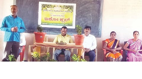 ತಾವರಗೇರಾ ಸಮೀಪದ ನೀರಲೂಟಿ ಸಹಿಪ್ರಾ ಶಾಲೆಯಲ್ಲಿ ವಿಜ್ಞಾನ ಶಿಕ್ಷಕ ರಾಜೆಸಾಬ್ ಕೊಳೂರ ಪರಿಸರ ಸಂರಕ್ಷಣೆ ಕುರಿತು ಉಪನ್ಯಾಸ ನೀಡಿದರು. ಮುಖ್ಯಶಿಕ್ಷಕ ಯಲ್ಲಪ್ಪ ಜರಕುಂಟಿ, ಶಿಕ್ಷಕರಾದ ಸಂಗೀತಾ, ರೇಣುಕಾ, ಶಿವಲೀಲಾ, ಸಂಗಪ್ಪ, ಎಸ್ಡಿಎಂಸಿ ಅಧ್ಯಕ್ಷ ಶಿವನಗೌಡ, ಸದಸ್ಯ ಬಸವರಾಜ ಬೆಣಕಲ್ ಇತರರಿದ್ದರು.