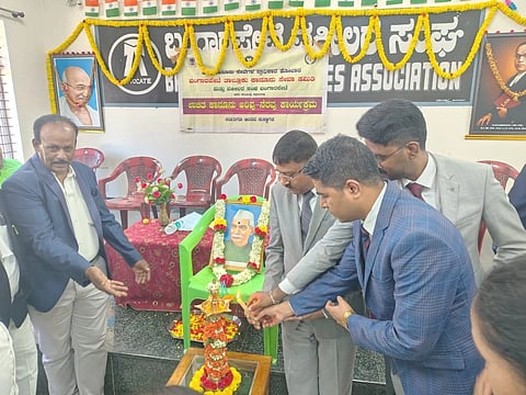 ನ್ಯಾಯಾಲಯದ ವಕೀಲರ ಸಂಘದಲ್ಲಿ ವಕೀಲರ ಸಂಘದಿಂದ ಆಯೋಜಿಸಿದ್ದ Lawyer ವಕೀಲರ ದಿನಾಚರಣೆ