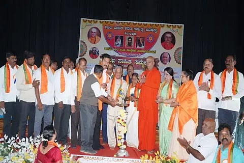 ಶಿಕಾರಿಪುರದಲ್ಲಿ ಆಯೋಜಿಸಿದ್ದ 7ನೇ ತಾಲೂಕು ಶರಣ ಸಾಹಿತ್ಯ ಸಮ್ಮೇಳನವನ್ನು ಶಾಸಕ ಬಿ.ವೈ.ವಿಜಯೇಂದ್ರ ಉದ್ಘಾಟಿಸಿದರು.  ಸುಭಾಶ್ಚಚಂದ್ರ ಸ್ಥಾನಿಕ್, ಶ್ರೀ ಚನ್ನಬಸವ ಸ್ವಾಮೀಜಿ, ಮಾತೆ ಶರಣಾಂಬಿಕೆ, ಶಶಿಧರ್ ಸ್ವಾಮಿ, ಕೆ.ಎಸ್.ಗುರುಮೂರ್ತಿ, ಬಿ.ಪಾಪಯ್ಯ, ಜಗದೀಶ್ ಅಂಗಡಿ, ಎಚ್.ಎಸ್.ರಘು ಇತರರಿದ್ದರು.