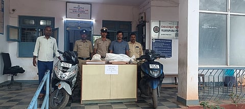 ವಿಜಯಪುರ ಪೊಲೀಸರು ಬಂಧಿತರಿಂದ ವಶಪಡಿಸಿಕೊಂಡಿರುವ ಗಾಂಜಾ ಮತ್ತು ದ್ವಿಚಕ್ರ ವಾಹನ.