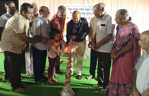 ಕೊಪ್ಪಳದ ಅರುಣ ಚೇತನ ವಿಶೇಷ ಮಕ್ಕಳ ಶಾಲೆಯಲ್ಲಿ ಮಂಗಳವಾರ ಹಮ್ಮಿಕೊಂಡಿದ್ದ ವಾರ್ಷಿಕೋತ್ಸವ ಕಾರ್ಯಕ್ರಮವನ್ನು ಡಿಸಿ ಡಾ.ಸುರೇಶ ಬಿ.ಇಟ್ನಾಳ ಉದ್ಘಾಟಿಸಿದರು. ಜಿಲ್ಲಾ ವಿಕಲಚೇತನರ ಕಲ್ಯಾಣಾಧಿಕಾರಿ ವೆಂಕಟೇಶ್​ ದೇಶಪಾಂಡೆ, ಡಾ.ಕೆ.ಜಿ.ಕುಲಕರ್ಣಿ, ಡಾ.ರಾಧಾ ಕುಲಕರ್ಣಿ, ಅರುಣಚೇತನ ಶಾಲಾ ಸಮಿತಿ ಅಧ್ಯಕ್ಷ ಅನಂತ ಇನಾಂದಾರ್​, ಅನಿಲ್​ ನಾಲವಾಡ ಇದ್ದರು.