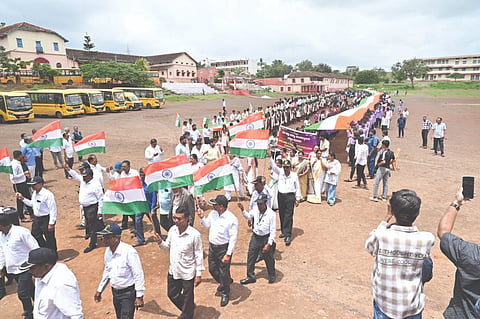 ಚಿಕ್ಕೋಡಿಯಲ್ಲಿ ತಿರಂಗಾ ರ‌್ಯಾಲಿಯಲ್ಲಿ ಸಂಪಾದನಾ ಸ್ವಾಮೀಜಿ, ಮಹೇಶ ಭಾತೆ, ದುಂಡಪ್ಪ ಬೆಂಡವಾಡೆ, ವಿಶ್ವನಾಥ ಕಾಮಗೌಡ ಇತರರು ಭಾಗಿಯಾಗಿದ್ದರು.
