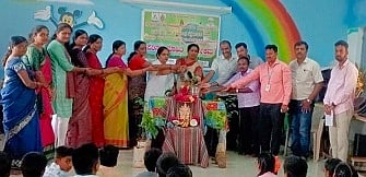 ಬೆಟ್ಟದಪುರ ಸಮೀಪದ ಬೆಕ್ಕರೆ ಗ್ರಾಮದ ಸರ್ಕಾರಿ ಶಾಲೆಯಲ್ಲಿ ಆಯೋಜಿಸಿದ್ದ ಪರಿಸರ ಮಾಹಿತಿ ಕಾರ್ಯಕ್ರಮವನ್ನು ಗಣ್ಯರು ಉದ್ಘಾಟಿಸಿದರು. ಬಿ.ಪಿ.ಚನ್ನೇಗೌಡ, ವಿಶುಕುಮಾರ್, ಕೃಷ್ಣ, ಸೌಮ್ಯಾ, ಶೋಭಾ, ಅನಸೂಯಾ ಇತರರಿದ್ದರು.
