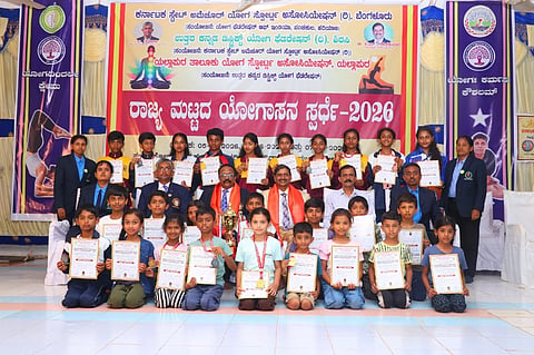 ಉತ್ತರ ಕನ್ನಡ ಜಿಲ್ಲೆಯ ಯಲ್ಲಾಪುರದಲ್ಲಿ ಆಯೋಜಿಸಿದ್ದ ರಾಜ್ಯ ಮಟ್ಟದ ಯೋಗಾಸನ ಸ್ಪರ್ಧೆ&2026ರಲ್ಲಿ ವಿಜೇತರಾದ ದೊಡ್ಡಬಳ್ಳಾಪುರದ ನಿಸರ್ಗ ಯೋಗ ಕೇಂದ್ರದ ಯೋಗಪಟುಗಳನ್ನು ರಾಜ್ಯ ಅಮೆಚೂರ್​ ಯೋಗ ಸ್ಪೋರ್ಟ್ಸ್​ ಅಸೋಸಿಯೇಷನ್​ ಜಿ.ಎನ್​.ಕೃಷ್ಣಮೂರ್ತಿ ಸನ್ಮಾನಿಸಿದರು. ಅಧ್ಯಕ್ಷ ಡಾ.ಪಿ.ಎನ್​. ಗಣೇಶ್​ ಕುಮಾರ್​, ಗೌರವ ಕಾರ್ಯದರ್ಶಿ ಎ.ನಟರಾಜ್​, ಉತ್ತರ ಕನ್ನಡ ಜಿಲ್ಲಾ ಯೋಗ ಫೆಡರೇಷನ್​ ಅಧ್ಯಕ್ಷ ಅನಿಲ್​ ಕರಿಯ, ಯಲ್ಲಾಪುರ ತಾಲೂಕು ಯೋಗ ಅಸೋಸಿಯೇಷನ್​ ಅಧ್ಯಕ್ಷ ಶಂಕರ್​ ಭಟ್​ ಇದ್ದರು. 