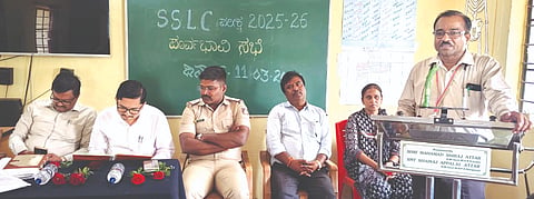 ಕಾಗವಾಡ ಪಟ್ಟಣದ ಕ್ಷೇತ್ರ ಶಿಕ್ಷಣಾಧಿಕಾರಿ ಕಚೇರಿಯಲ್ಲಿ ಹಮ್ಮಿಕೊಂಡಿದ್ದ ಪೂರ್ವಭಾವಿ ಸಭೆಯಲ್ಲಿ ಬಿಇಒ ಪಿ.ಬಿ.ಮದಭಾವಿ ಮಾತನಾಡಿದರು. ರವೀಂದ್ರ ಹಾದಿಮನಿ, ವೀರಣ್ಣ ವಾಲಿ, ರಾಘವೇಂದ್ರ ಖೋತ, ಡಾ.ಪುಷ್ಪಲತಾ ಸುಣ್ಣದಕಲ್ಲ ಇತರರಿದ್ದರು.