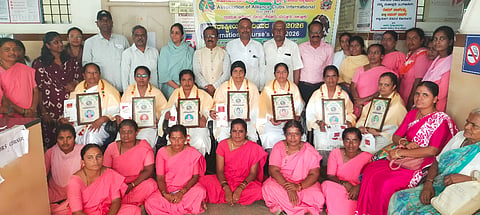 ಕಾರ್ಯಕ್ರಮದಲ್ಲಿ ಆರೋಗ್ಯ ಕ್ಷೇತ್ರದಲ್ಲಿ ಉತ್ತಮ ಸೇವೆ ಸಲ್ಲಿಸುತ್ತಿರುವ ಎನ್.ಕೆ.ಮನು, ಕೆ.ಪಿ.ಶಶಿಕಲ, ಎಸ್.ದಾಕ್ಷಾಯಣಿ, ರಾಧಾ, ಜಿ.ಫಾತಿಮಾ, ಎಸ್.ರೇಣುಕಾ, ಬಿ.ಆಶಾರಾಣಿ ಹಾಗೂ ಸಿ.ರೂಪಾ ಅವರಿಗೆ ಫ್ಲಾರೆನ್ಸ್ ನೈಟಿಂಗೇಲ್‌ಪ್ರಶಸ್ತಿ ಪುರಸ್ಕಾರ ನೀಡಿ ಗೌರವಿಸಲಾಯಿತು. ಕೆ.ಟಿ.ಹನುಮಂತು, ಶಂಕರೇಗೌಡ, ಕೆ.ಆರ್.ಶಶಿಧರ್, ಎಂ.ಎನ್.ಶಿವಣ್ಣ, ವಿ.ಧನಂಜಯ ಇದ್ದರು.