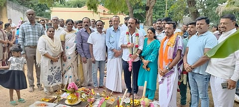 ಮದ್ದೂರಿನ ಪ್ರವಾಸಿಮಂದಿರ ಬಳಿ ಕಾವೇರಿ ನೀರಾವರಿ ನಿಗಮದ ನೂತನ ಕಟ್ಟಡ ನಿರ್ಮಾಣಕ್ಕೆ ಶಾಸಕ ಕೆ.ಎಂ.ಉದಯ್ ಭೂಮಿ ಪೂಜೆ ನೆರವೇರಿಸಿದರು. ಕಂಠಿ ಸುರೇಶ್, ಕೋಕಿಲಾ ಅರುಣ್, ಟಿ.ಆರ್.ಪ್ರಸನ್ನ ಕುಮಾರ್, ಬಸವರಾಜು, ವನಿತಾ, ರಾಮಕೃಷ್ಣ ಇದ್ದರು.