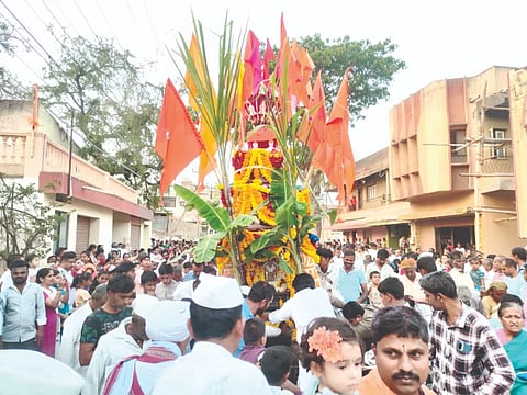 ರಾಮದುರ್ಗದಲ್ಲಿ ನಾರಾಯಣ ಪೇಟೆಯ ಪಾಂಡುರಂಗ ದೇವರ ರಥೋತ್ಸವ ಅದ್ದೂರಿಯಾಗಿ ಜರುಗಿತು.