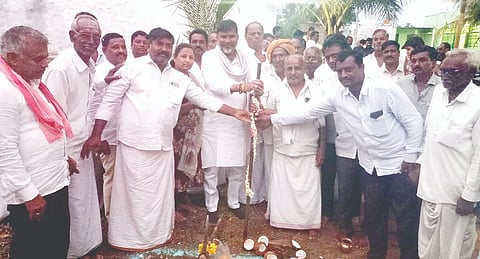 ಸಿಂಧನೂರಿನಲ್ಲಿ ಹಾಸ್ಟೆಲ್ ಕಟ್ಟಡದ ಬಾಡಿಗೆ ಹಣ ಪಾವತಿಸದ ಹಿನ್ನೆಲೆಯಲ್ಲಿ ನ್ಯಾಯಾಲಯದ ಆದೇಶದ ಮೇರೆಗೆ ಸಮಾಜ ಕಲ್ಯಾಣ ಇಲಾಖೆ ಕಚೇರಿಯಲ್ಲಿನ ಸಾಮಗ್ರಿಗಳನ್ನು ಮಂಗಳವಾರ ಜಪ್ತಿ ಮಾಡಲಾಯಿತು. 