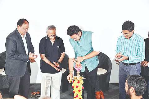 ಸ್ಕೂಲ್ ಆಫ್ ಬ್ಯುಸಿನೆಸ್‌ನಲ್ಲಿ ಶನಿವಾರ ಆಯೋಜಿಸಿದ್ದ ಕಾರ್ಯಕ್ರಮವನ್ನು ಗಣ್ಯರು ಉದ್ಘಾಟಿಸಿದರು. ಯದುವೀರ್ ಕೃಷ್ಣದತ್ತ ಚಾಮರಾಜ ಒಡೆಯರ್, ಎಂ.ಎಲ್.ಕಾಂತರಾಜ್, ಎಚ್.ಮುರಳಿ, ಶ್ರೀನಿವಾಸ್ ವರದರಾಜನ್ ಇದ್ದರು.