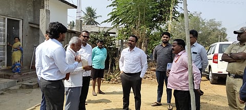 ಬಿಳಿಗೆರೆ ಗ್ರಾಮ ಪಂಚಾಯಿತಿಯಲ್ಲಿ ಉಂಟಾಗಿರುವ ಕುಡಿಯುವ ನೀರಿನ ಸಮಸ್ಯೆ ಸ್ಥಳಕ್ಕೆ ಜಿಪಂ ಸಿಇಒ ಯುಕೇಶ್ ಕುಮಾರ್ ಭೇಟಿ ನೀಡಿ ಪರಿಶೀಲಿಸಿದರು.