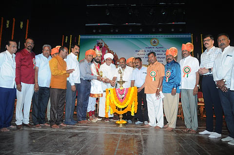 ನಗರದ ಕಲಾಮಂದಿರದಲ್ಲಿ ಆಯೋಜಿಸಿದ್ದ ಛತ್ರಪತಿ ಶಿವಾಜಿ ಜಯಂತಿಯನ್ನು ವಿಧಾನ ಪರಿಷತ್ ಸದಸ್ಯ ಸಿ.ಎನ್. ಮಂಜೇಗೌಡ ಉದ್ಘಾಟಿಸಿದರು. ಡಾ.ಆರ್. ಚಲಪತಿ, ಶ್ರೀ ಗಜಾನನ ಸ್ವಾಮೀಜಿ, ವಿ.ಎನ್. ಮಲ್ಲಿಕಾರ್ಜುನ ಸ್ವಾಮಿ,  ಡಾ.ಎಂ.ಡಿ. ಸುದರ್ಶನ್, ನಾಗೇಂದ್ರ ರಾವ್ ಅವತಾಡೆ, ಎಂ.ಎನ್. ತುಕರಾಮ್ ರಾವ್ ಗಾಡೇಕರ್, ಗಣೇಶ್ ರಾವ್ ಸಂಕಪಾಳ್ ಇದ್ದರು.