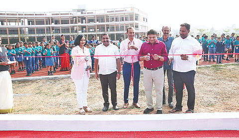 ಲಲಿತಾದ್ರಿಪುರದಲ್ಲಿರುವ ಸಿಲಿಕಾನ್ ಸಿಟಿ ಇಂಟರ್ ನ್ಯಾಷನಲ್ ಸ್ಕೂಲ್ನಲ್ಲಿ ಬ್ಯಾಸ್ಕೆಟ್ ಬಾಲ್ ಕೋರ್ಟ್ ಅನ್ನು ಉದ್ಘಾಟಿಸಲಾಯಿತು. ಡಾ.ಈ.ಸಿ.ನಿಂಗರಾಜ್ಗೌಡ, ಜಿ.ಎಸ್.ಸೋಮಶೇಖರ್, ಡಾ.ಸುಮಲಿನಿ ಬಿ. ಸ್ವಾಮಿ, ಡಾ.ದೀಪ್ತಿ ಚತುರ್ವೇದಿ ಇದ್ದರು.