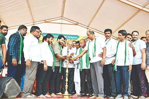 ಜನರೊಂದಿಗೆ ಜನತಾದಳ ಕಾರ್ಯಕ್ರಮವನ್ನು ನಿಖಿಲ್ ಕುಮಾರಸ್ವಾಮಿ ಉದ್ಘಾಟಿಸಿದರು.