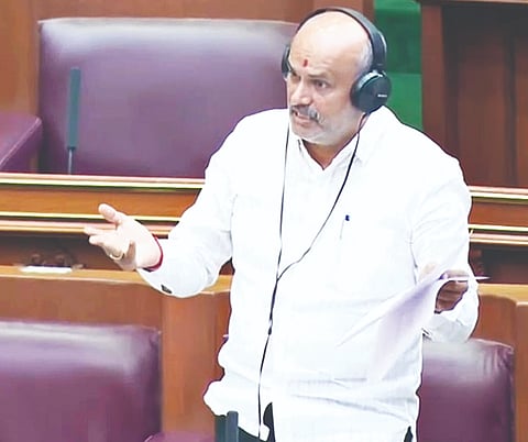 ಬೆಳಗಾವಿಯಲ್ಲಿ ನಡೆಯುತ್ತಿರುವ ಚಳಿಗಾಲದ ಅಧಿವೇಶನದಲ್ಲಿ ಶಾಸಕ ಎಚ್.ಕೆ.ಸುರೇಶ್ ಮಾತನಾಡಿದರು.