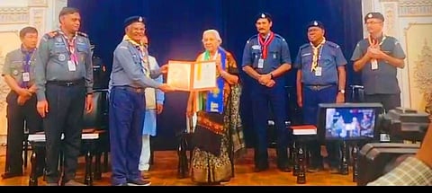 ಭಾರತ ಸ್ಕೌಟ್ ಮತ್ತು ಗೈಡ್ಸ್ ಹಾಸನ ಜಿಲ್ಲಾ ಸಂಸ್ಥೆಯಲ್ಲಿ ಕಳೆದ 40 ವರ್ಷಗಳಿಂದ ಸಲ್ಲಿಸಿದ ಅತ್ಯುನ್ನತ ಸೇವೆಗಾಗಿ ಹಾಸನ ಜಿಲ್ಲಾ ಸಂಸ್ಥೆಯ ಮುಖ್ಯ ಆಯುಕ್ತ ಡಾ.ವೈ.ಎಸ್. ವೀರಭದ್ರಪ್ಪ ಅವರಿಗೆ ಭಾರತ್ ಸ್ಕೌಟ್ ಮತ್ತು ಗೈಡ್ಸ್ ರಾಷ್ಟ್ರೀಯ ಸಂಸ್ಥೆ ಜೀವಮಾನ ಸಾಧನೆಗಾಗಿ ನೀಡುವ ಉನ್ನತ ಪ್ರಶಸ್ತಿಗಳಲ್ಲಿ ಒಂದಾದ ರಜತ ನಕ್ಷತ್ರ ಪ್ರಶಸ್ತಿಯನ್ನು ಉತ್ತರಪ್ರದೇಶದ ರಾಜ್ಯಪಾಲ ಆನಂದಿ ಬೆನ್ ಅವರು ಲಕ್ನೋದ ರಾಜಭವನದಲ್ಲಿ ವಿತರಿಸಿದರು.