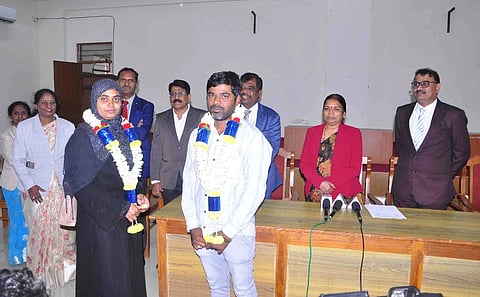 ಹಾಸನ ಜಿಲ್ಲಾ ನ್ಯಾಯಾಲಯದಲ್ಲಿ ನಡೆದ ಲೋಕ ಅದಾಲತ್‌ನಲ್ಲಿ ರಾಜಿ ಸಂದಾನದ ಮೂಲಕ ಒಂದಾದ ಜೋಡಿ.