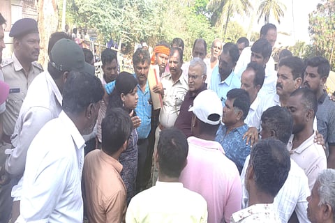  ಕಡೂರಿನ ಹಿರೇನಲ್ಲೂರು ಪ್ರಾಥಮಿಕ ಆರೋಗ್ಯ ಕೇಂದ್ರದ ಜಾಗ ಒತ್ತುವರಿ ತೆರವುಗೊಳಿಸಲಾಯಿತು. 
