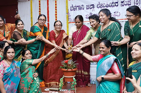 ಜಿಲ್ಲಾ ಲೇಖಕಿಯರ ಸಂಘದ ಆಡಳಿತ ಮಂಡಳಿ ಕಾರ್ಯಕ್ರಮವನ್ನು ಕೆ.ಎಂ.ಜಾನಕಿ ಉದ್ಘಾಟಿಸಿದರು. ನೀಲಗಂಗಾ ಚರಂತಿಮಠ, ರಾಜನಂದಾ ಗಾರ್ಗಿ, ಡಾ.ನಿರ್ಮಲಾ ಬಟ್ಟಲ ಇತರರಿದ್ದರು.