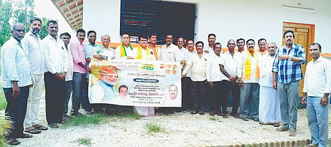 ನರೇಂದ್ರ ಮೋದಿ ಪ್ರಧಾನ ಮಂತ್ರಿಯಾಗಿ 12 ವರ್ಷ ಅವಧಿ ಪೂರೈಸಿದ ಹಿನ್ನೆಲೆಯಲ್ಲಿ ಮಳವಳ್ಳಿ ಪಟ್ಟಣದ ಹೊರವಲಯದ ಕಾಳಿಕಾದೇವಿ ದೇವಸ್ಥಾನಲ್ಲಿ ತಾಲೂಕು ಬಿಜೆಪಿ ಮಂಡಲದಿಂದ ವಿಶೇಷ ಪೂಜೆ ಸಲ್ಲಿಸಲಾಯಿತು. ತಾಲೂಕು ಅಧ್ಯಕ್ಷ ಮಧುಗಂಗಾಧರ,  ಎಚ್.ಆರ್ ಅಶೋಕ್‌ಕುಮಾರ್, ಯಮದೂರು ಸಿದ್ದರಾಜು, ಶಿವಲಿಂಗಸ್ವಾಮಿ, ಕೆ.ಸಿ ನಾಗೇಗೌಡ, ಅಶೋಕ್, ರಾಮಣ್ಣ, ಚಿಕ್ಕಣ್ಣ, ಮಹೇಶ್, ಬಸವರಾಜು, ದೇವರಾಜು, ಕಾಂತರಾಜು, ಪ್ರಸಾದ್, ರವಿ ಇದ್ದರು. 