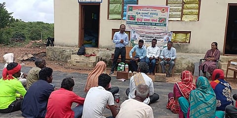 ಸುಬ್ಬಾಪುರ ಗ್ರಾಮದ ಕಾರ್ಯಕ್ರಮದಲ್ಲಿ ಶಿವಪ್ರಕಾಶ ಪಾಟೀಲ ಮಾತನಾಡಿದರು. ಡಾ.ಪ್ರವೀಣ ಯಡಳ್ಳಿ, ರವಿ ಕುರಬೆಟ್ಟ ಇತರರಿದ್ದರು.