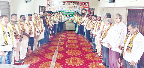 ಚಾಮರಾಜನಗರದ ಜಿಲ್ಲಾ ಕಾಂಗ್ರೆಸ್ ಕಚೇರಿಯಲ್ಲಿ ಟಿಪ್ಪು ಸುಲ್ತಾನ್ ಮತ್ತು ಮೌಲಾನಾ ಆಜಾದ್ ಅವರ ಜನ್ಮ ದಿನಾಚರಣೆ ಕಾರ್ಯಕ್ರಮ ಆಯೋಜಿಸಲಾಗಿತ್ತು. ಪಿ.ಮರಿಸ್ವಾಮಿ, ಬಿ.ಕೆ.ರವಿಕುಮಾರ್, ಮಹಮದ್ ಅಸ್ಗರ್(ಮುನ್ನಾ),  ಎ.ಎಸ್.ಗುರುಸ್ವಾಮಿ, ಚಿಕ್ಕಮಹದೇವ,  ನಾಗರತ್ನಾ ಇತರರಿದ್ದರು.  