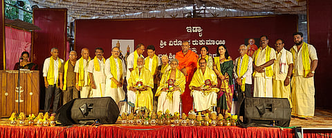    ಬ್ರಹ್ಮಕಲಶೋತ್ಸವ ಧಾರ್ಮಿಕ ಸಭೆಯಲ್ಲಿ ಶ್ರೀ ವಿಖ್ಯಾತಾನಂದ ಸ್ವಾಮೀಜಿ, ಮಂಜುನಾಥ ಪೂಜಾರಿ, ಜೈರಾಜ್ ಎಚ್.ಸೋಮಸುಂದರಂ ಮತ್ತಿತರರಿದ್ದರು.  