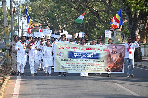   ಬೋಧ್ ಗಯಾ ಬುದ್ಧವಿಹಾರ ಮುಕ್ತಿ ಆಂದೋಲನಕ್ಕೆ ಬೆಂಬಲಿಸಿ ಮೈಸೂರು ನಗರದಲ್ಲಿ ಗುರುವಾರ ಧಮ್ಮನಡಿಗೆ ನಡೆಯಿತು.