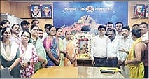 ತಾಲೂಕು ಕಚೇರಿಯಲ್ಲಿ ತಾಲೂಕು ಆಡಳಿತದಿಂದ ಆಯೋಜಿಸಿದ್ದ ಜಯಂತಿಯಲ್ಲಿ ಗ್ರೇಡ್​&2 ತಹಸೀಲ್ದಾರ್​ ಕಲಾವತಿ, ತಾಪಂ ಮಾಜಿ ಸದಸ್ಯ ಎಂ.ವಿ.ರುದ್ರೇಶ್​, ಗ್ರಾಪಂ ಮಾಜಿ ಅಧ್ಯೆ ಮಂಜಮ್ಮ, ವೀರಶೈವ ಮಹಾಸಭೆ ಮಹಿಳಾ ಘಟಕ ರಾಜ್ಯ ಕಾರ್ಯದರ್ಶಿ ರಾಜಮ್ಮಪ್ರಕಾಶ್​ ಇದ್ದರು. 