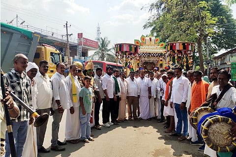 ಗುಂಡ್ಲುಪೇಟೆ ತಾಲೂಕಿನ ತೆರಕಣಾಂಬಿ ಗ್ರಾಮದಲ್ಲಿ ಹನುಮನ ಭಾವಚಿತ್ರವನ್ನು ಮೆರವಣಿಗೆ ಮಾಡಲಾಯಿತು.