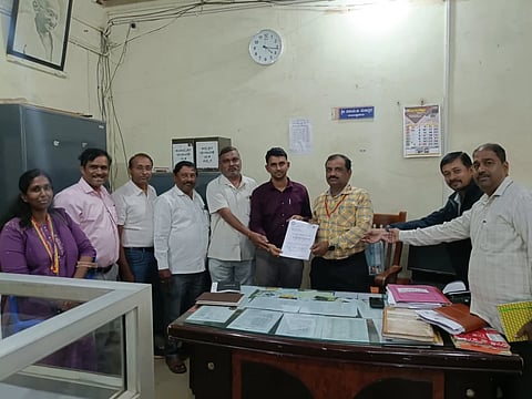 ಧಾರವಾಡ ತಾ.ಪಂ. ಅಧೀಕ್ಷಕರಿಗೆ ಪಿಡಿಒಗಳು ಮನವಿ ಸಲ್ಲಿಸಿದರು.