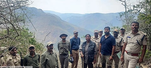 ಕಾರ್ಯಾಚರಣೆಯ ಸ್ಥಳಕ್ಕೆ ಸಿಸಿಎಫ್ ಡಾ.ಮಾಲತಿಪ್ರಿಯಾ ಅವರು ತೆರಳಿ ಪರಿಶೀಲಿಸಿದರು. ಡಿಸಿಎಫ್ ಭಾಸ್ಕರ್, ಎಸಿಎಪ್ ವಿರಾಜ್ ಹೊಸೂರ್ ಇತರರಿದ್ದರು. 