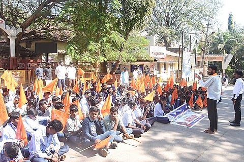ಶುಕ್ರವಾರ ಜಿಲ್ಲಾಧಿಕಾರಿ ಕಚೇರಿ ಎದುರು ಎಬಿವಿಪಿಯಿಂದ ಪ್ರತಿಭಟನೆ.